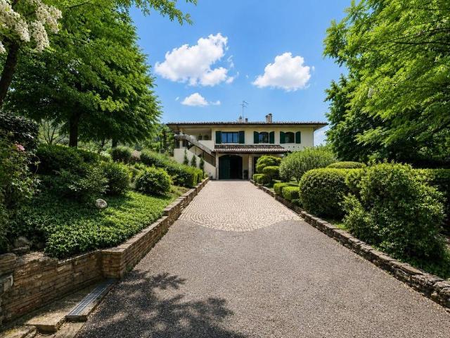 Villa Indipendente in vendita a Rimini, Reggio Emilia