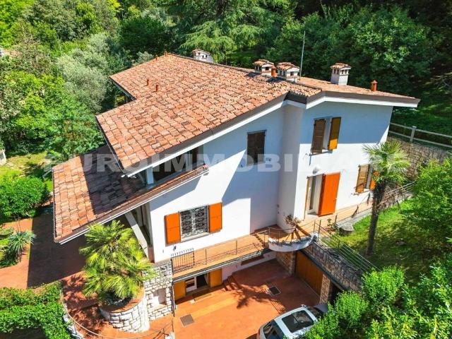 Villa Indipendente in vendita a Zona Centro, Brescia