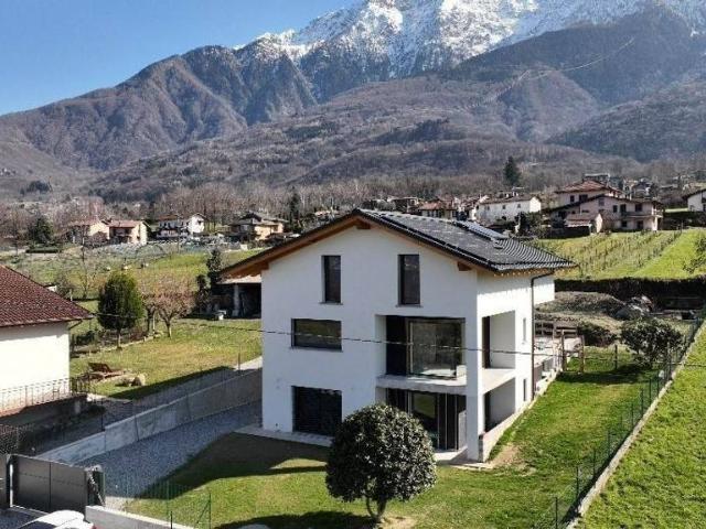 Villa Indipendente in vendita a Laghetto, Colico