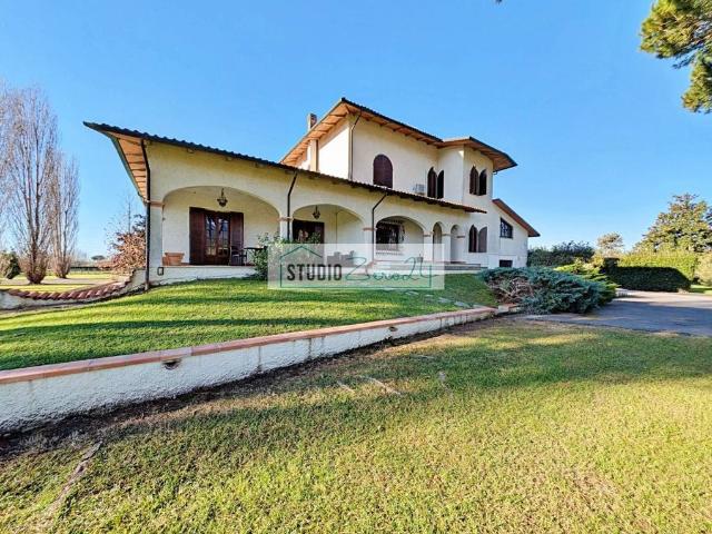 Villa Indipendente in vendita a Tonfano, Toscana