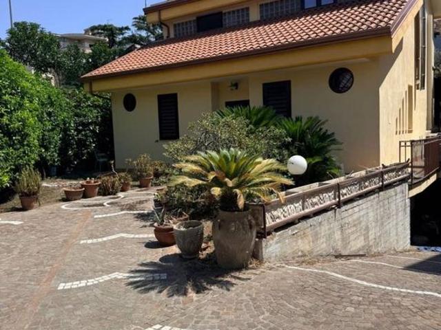 Villa Indipendente in vendita a Rione Savignano, Aversa