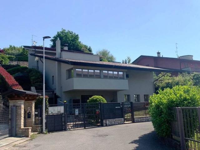 Villa Indipendente in vendita a Villa D'almè, Lombardia