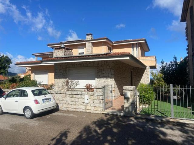Villa Indipendente in vendita a Tempio Pausania, Sassari