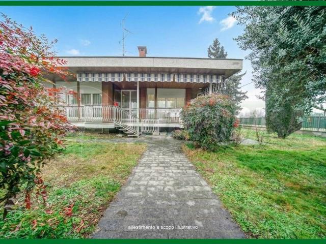 Villa Indipendente in vendita a Gallarate, Lombardia