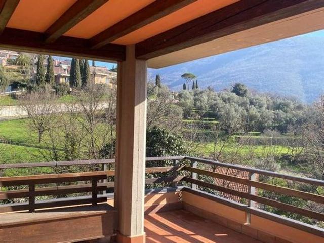 Villa Schiera in vendita a Prato, Toscana