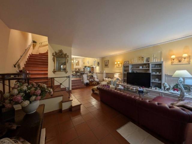 Villa Schiera in vendita a La Macine, Prato