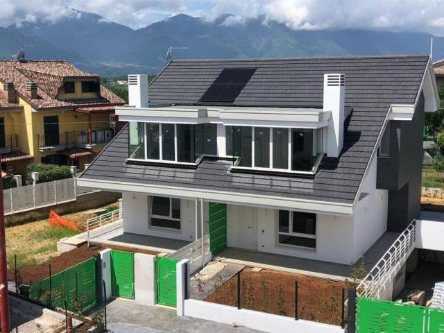 Villa Indipendente in vendita a Frosinone, Lazio