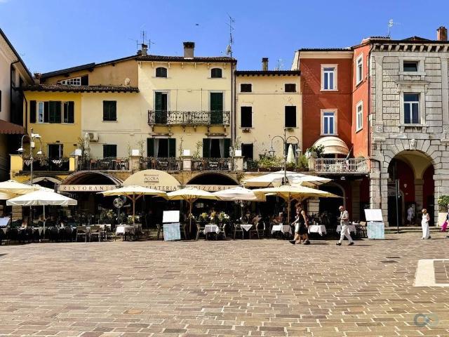 Attico in vendita a Desenzano Del Garda, Lombardia