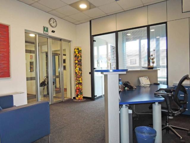 Ufficio in vendita a Municipio 6, Milano