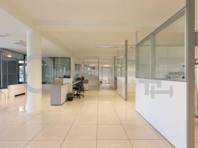 Ufficio in vendita a Santa Marta, Como