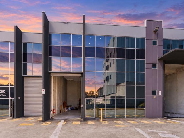 Warehouse for rent in Lower North Shore, Sydney