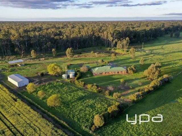 Cottage for sale in Toolamba, Victoria