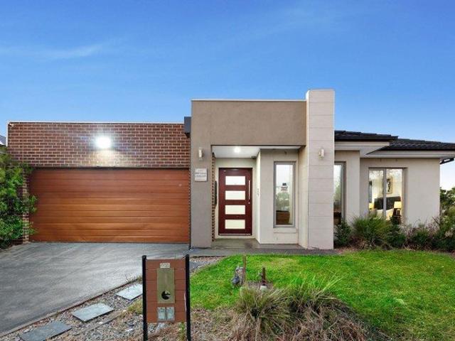 House for sale in Woodlea, Melbourne