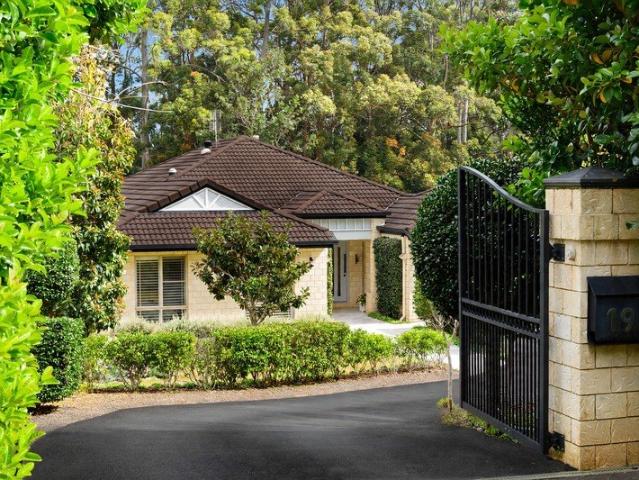 Cottage for sale in Tamborine Mountain, Queensland