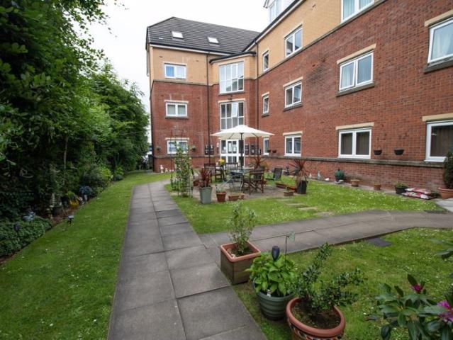 Apartment for rent in Moses Gate, Lee Bank