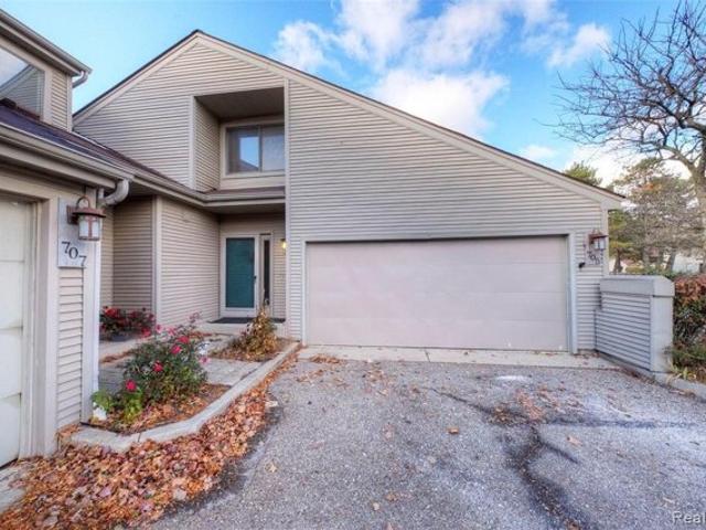 Condo for sale in Rochester Hills, Michigan