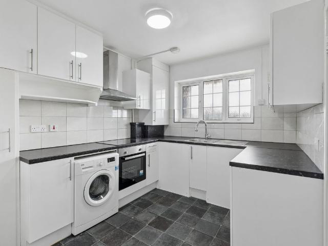 Apartment for rent in Preston, Greater London