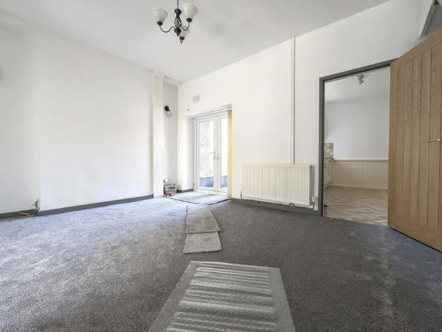 House for rent in Tonyrefail, Coedely