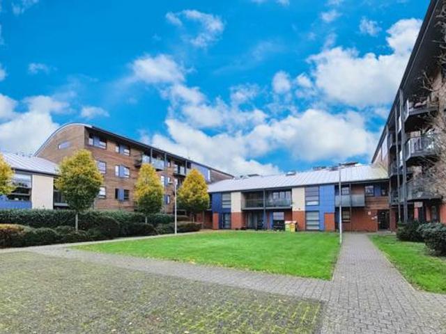 House for sale in Chertsey, Runnymede