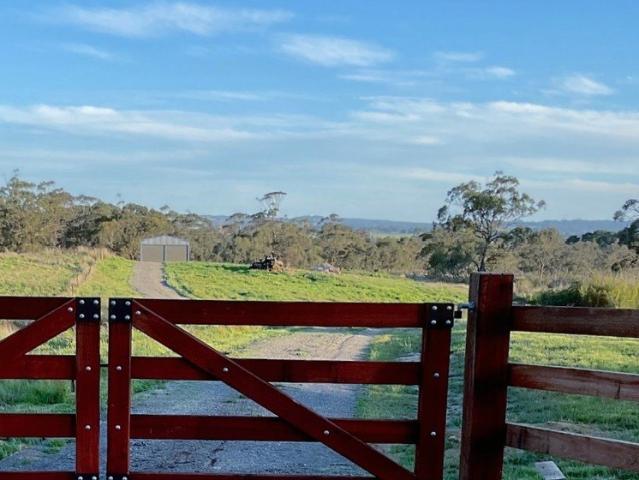 Cottage for sale in Ruffy, Victoria