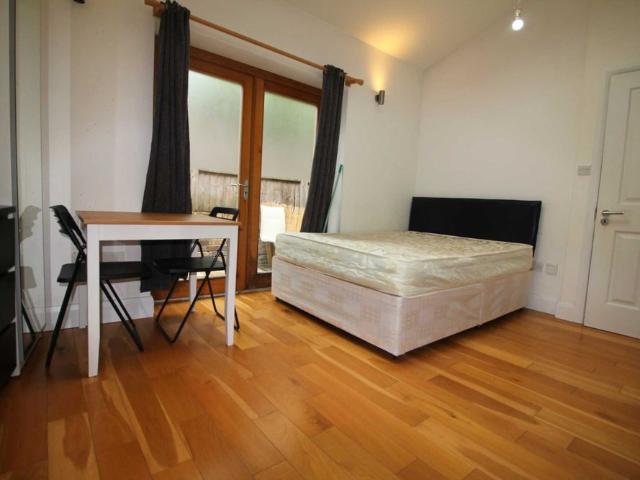 Studio for rent in London Borough of Ealing, Greater London