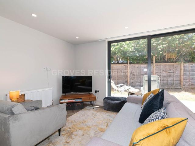 Apartment for rent in Cottenham Park, Greater London