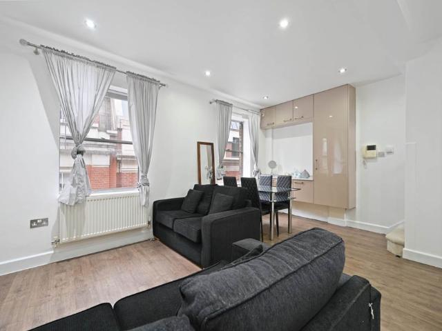 Apartment for rent in Lyons, Greater London
