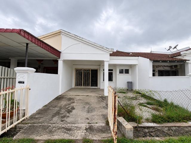 Terraced House for sale in Malaka