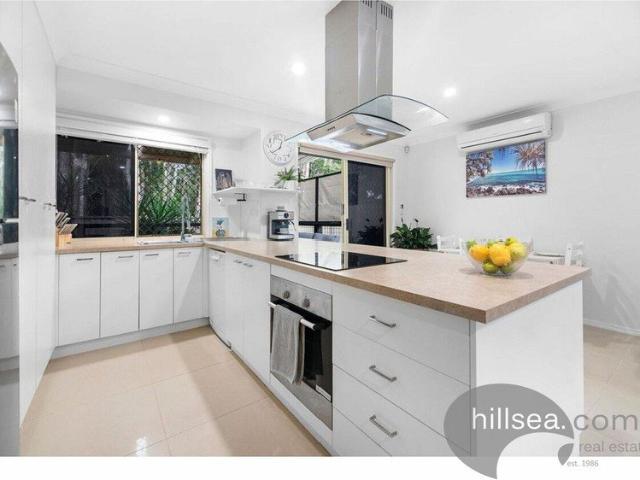 Duplex for sale in Biggera Waters, Gold Coast City