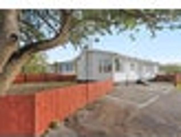 House for sale in Kelston