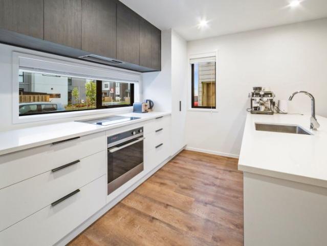 House for sale in Hamilton Lake