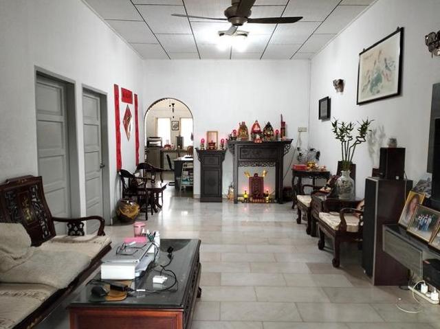 Terraced House for sale in Malaka