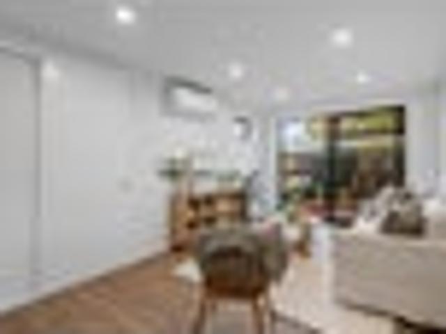 Townhouse for sale in Addington, Canterbury