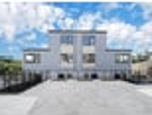 Townhouse for sale in New Windsor