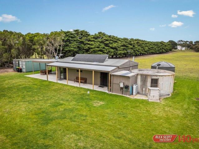 Cottage for sale in Woodside Beach