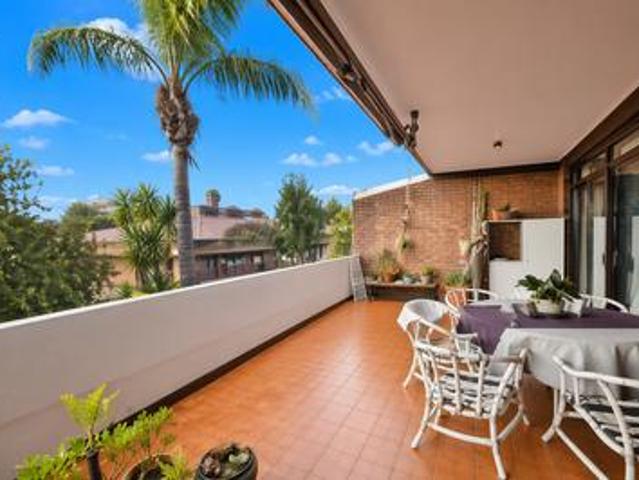 Apartment for sale in Vosloorus, Gauteng