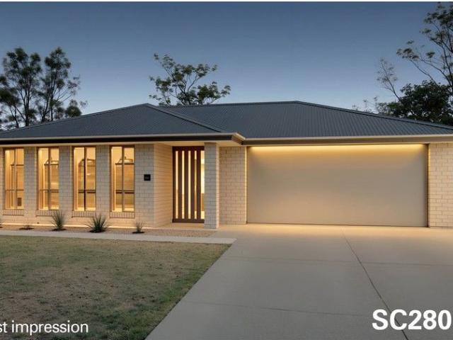 Cottage for sale in Beachmere, Queensland