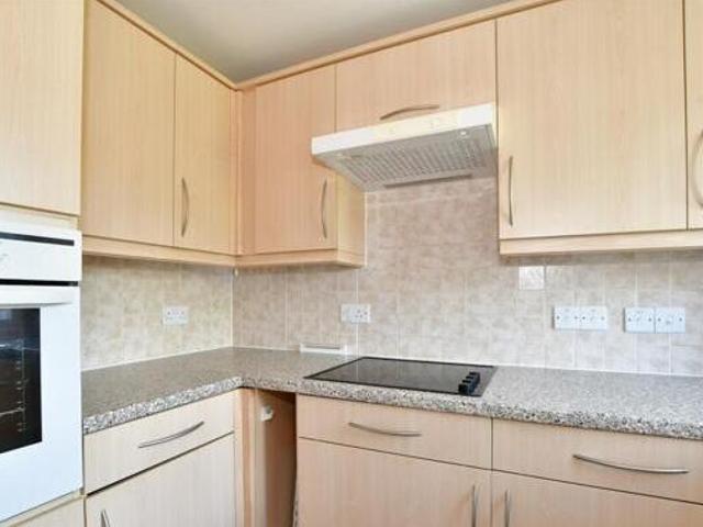 House for sale in Woodhatch, Red Hill