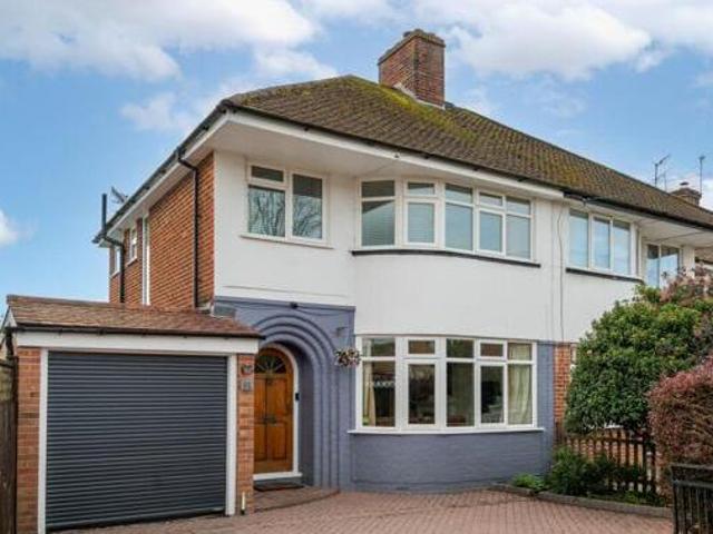 House for sale in Woodhatch, Red Hill