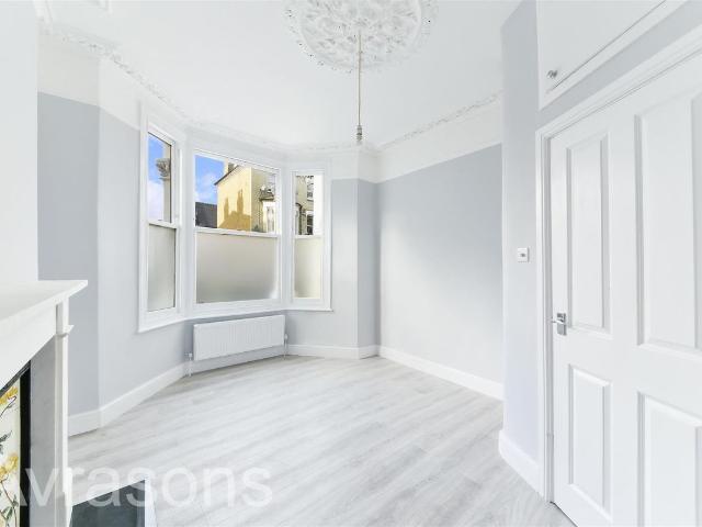 Apartment for rent in Stockwell Park, Greater London