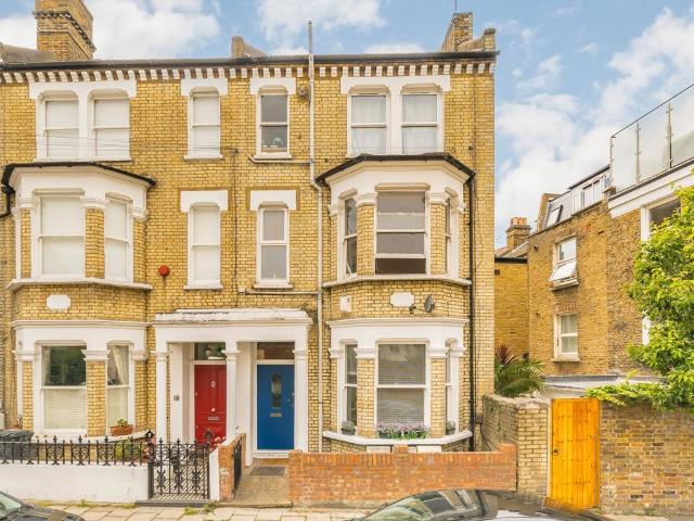 Apartment for rent in Stockwell, Greater London