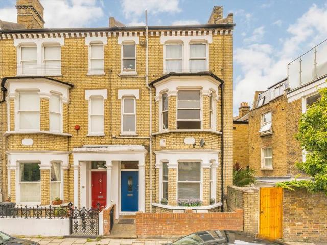 House for rent in Stockwell, Greater London