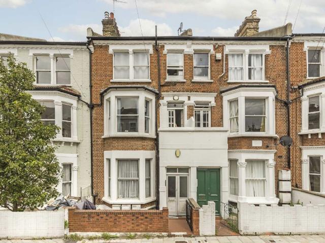 Apartment for rent in Stockwell, Greater London