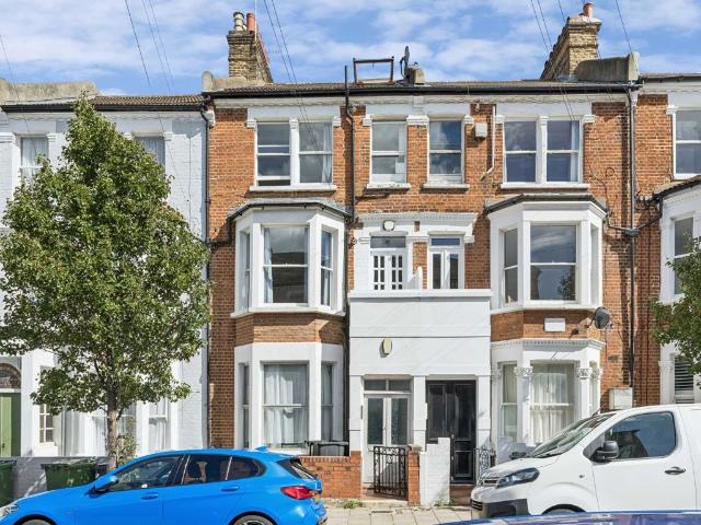 Apartment for rent in Stockwell, Greater London