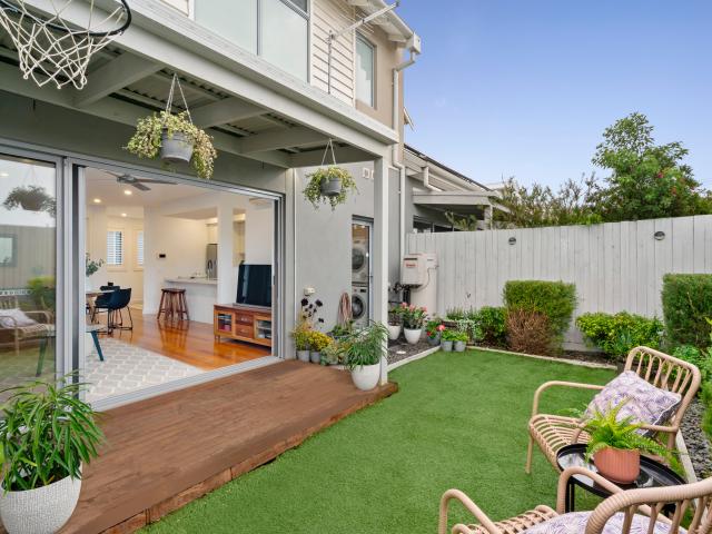 Townhouse for sale in Newport, Melbourne