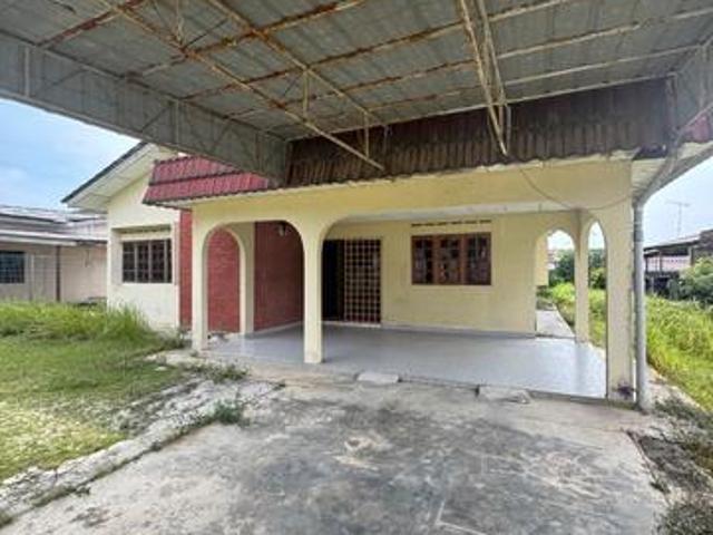 Bungalow for sale in Batu Pahat, Johor