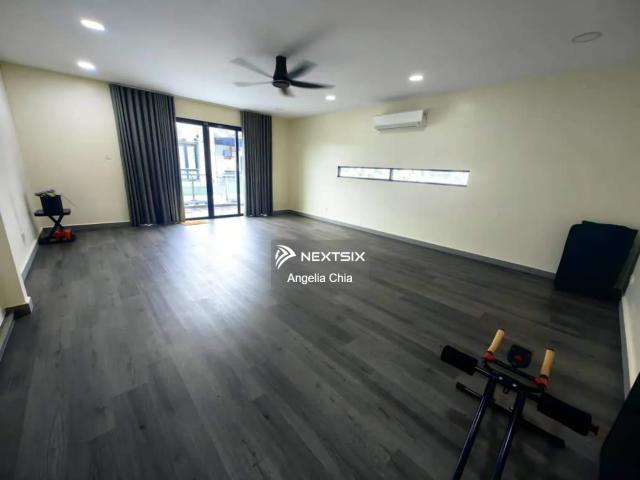 Residential House for sale in Kuching, Bahagian Kuching