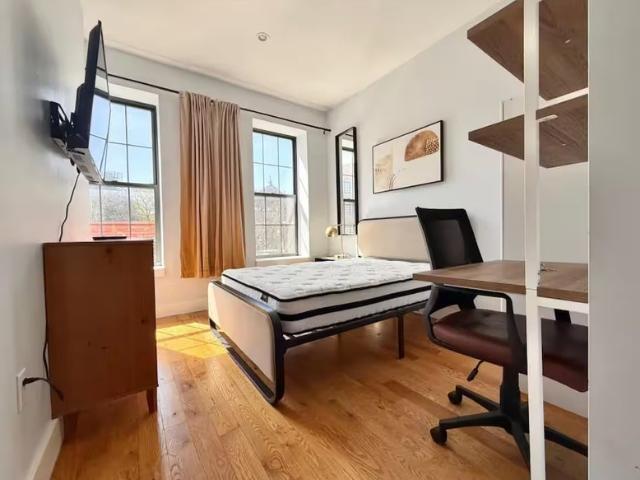 Room for rent in Arverne, New York