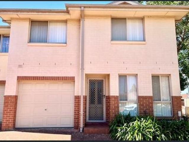Townhouse for rent in Sydney, New South Wales