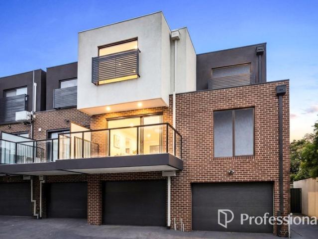 Townhouse for sale in Camerons Creek, Victoria